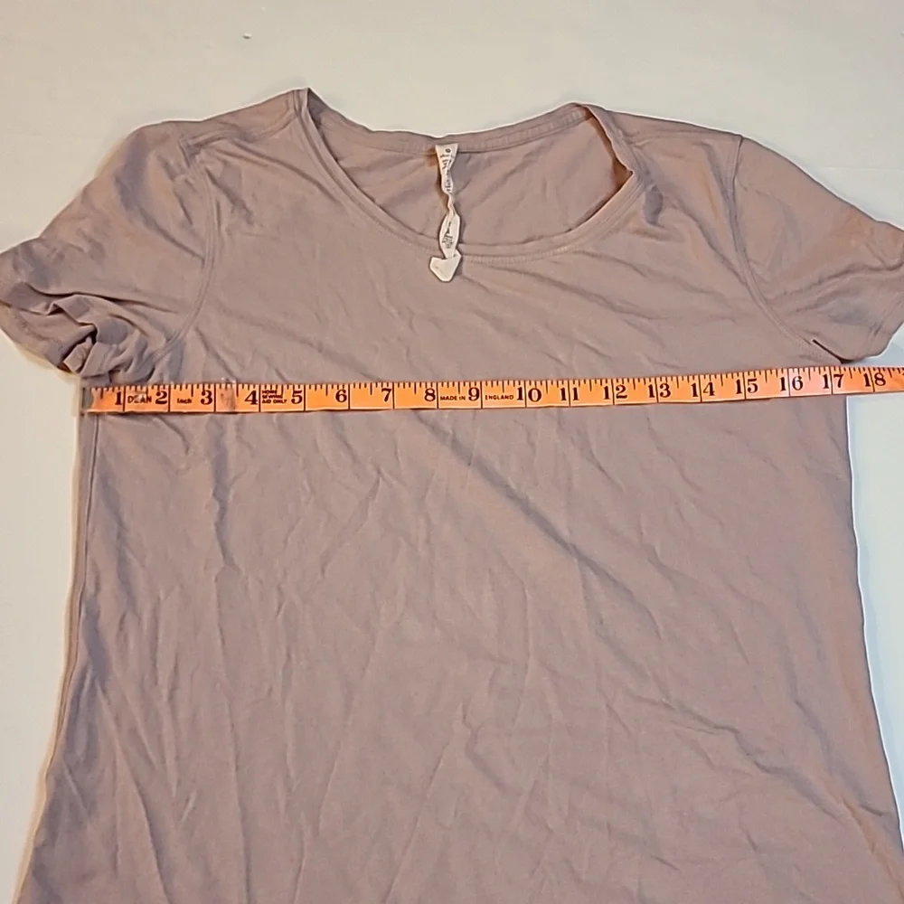 #288 Lululemon Tshirt Size 4 t1159